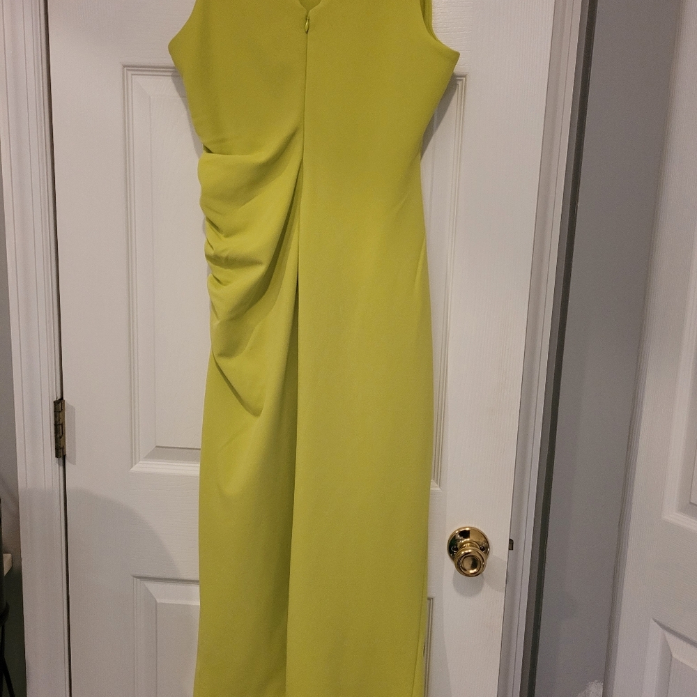 Gibson Latimer Elegant Lime Green Sleeveless Dress - Picture 3 of 5